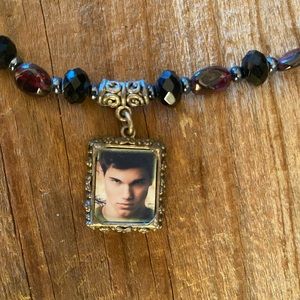 Cool hand beaded ✨ TWILIGHT ✨ necklace 🐾 Jacob 🐾 pendant 👑garnet👑 NOSTALGIA